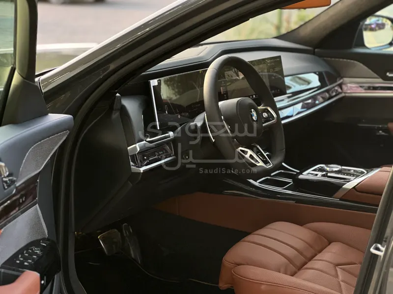 2026 بي ام دبليو الفئة السابعة 735أي