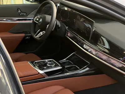 2026 بي ام دبليو الفئة السابعة 735أي