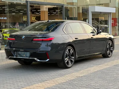 2026 بي ام دبليو الفئة السابعة 735أي