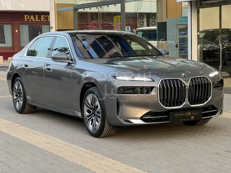 2026 بي ام دبليو الفئة السابعة 735أي