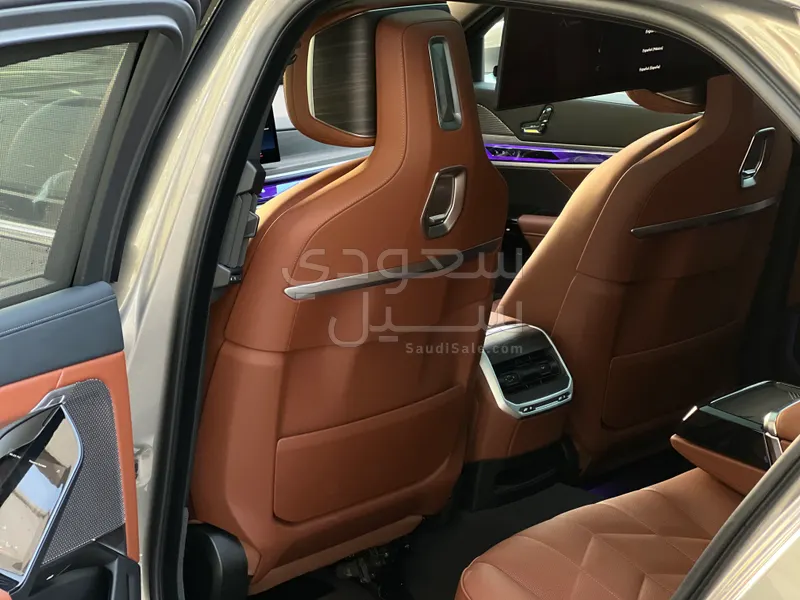 2026 بي ام دبليو الفئة السابعة 735أي