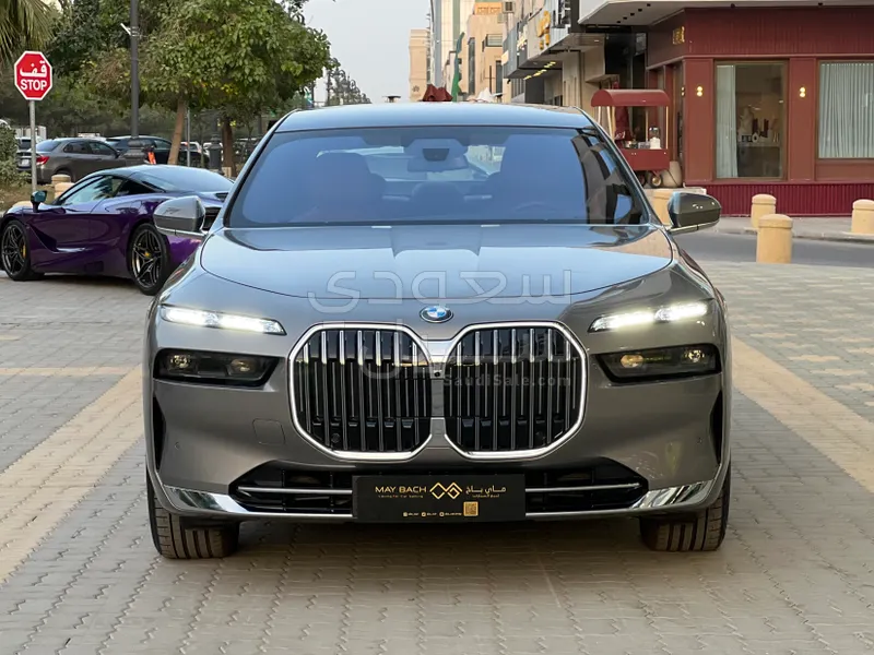 2026 بي ام دبليو الفئة السابعة 735أي