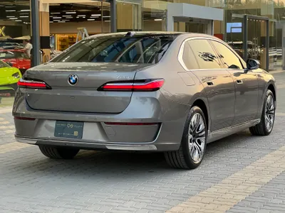 2026 بي ام دبليو الفئة السابعة 735أي