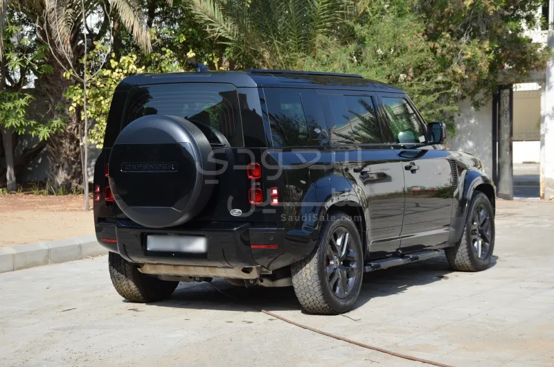 2023 لاند روفر ديفيندر اتش اس اي