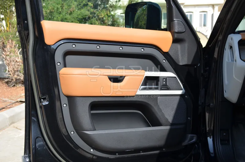 2023 لاند روفر ديفيندر اتش اس اي