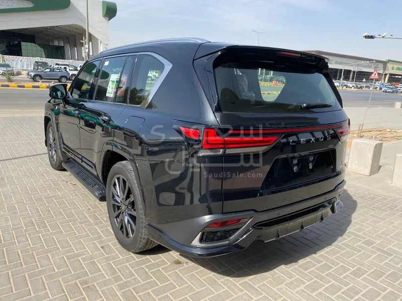 2024 لكزس إل إكس 600 إف