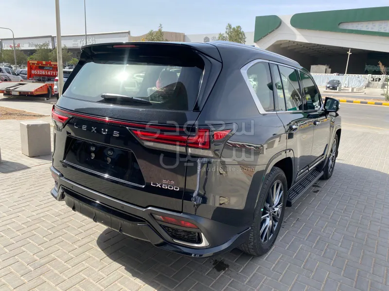 2024 لكزس إل إكس 600 إف