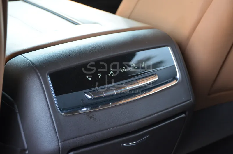 2022 كاديلاك اسكاليد بلاتينيوم