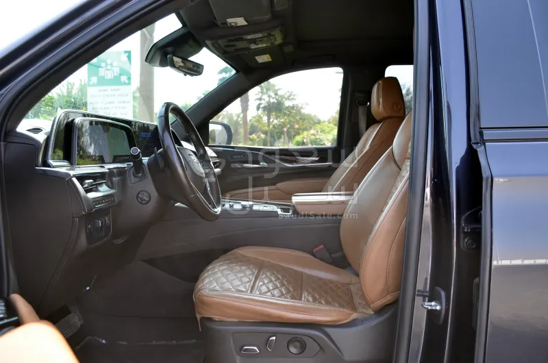 2022 كاديلاك اسكاليد بلاتينيوم