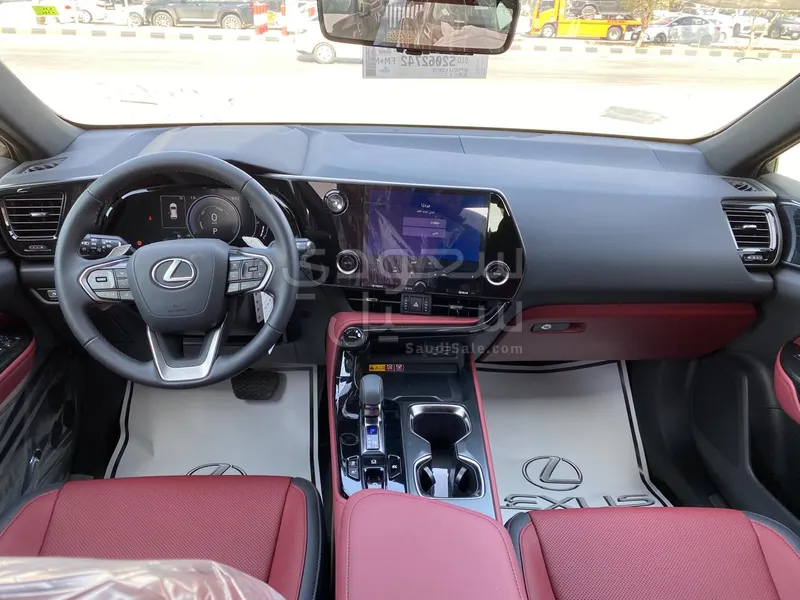 2025 لكزس إن إكس 350