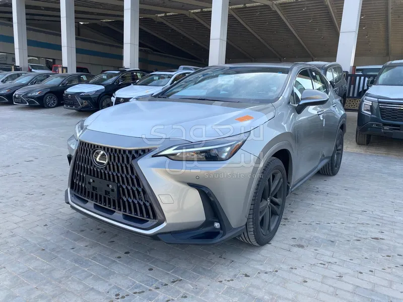 2025 لكزس إن إكس 350
