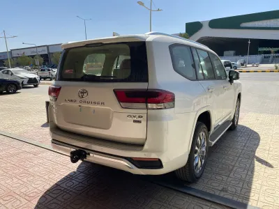 2026 تويوتا لاند كروزر جي اكس ار