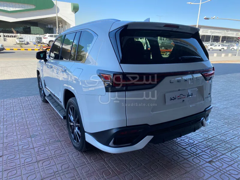 2024 لكزس إل إكس 600