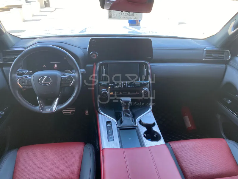 2024 لكزس إل إكس 600