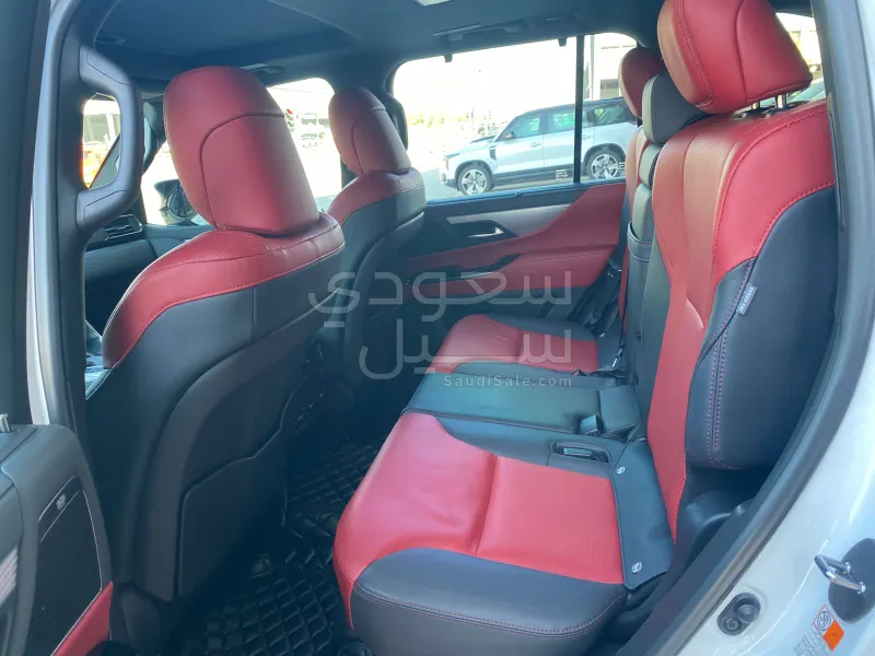 2024 لكزس إل إكس 600