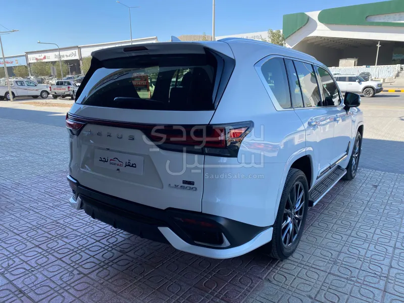 2024 لكزس إل إكس 600
