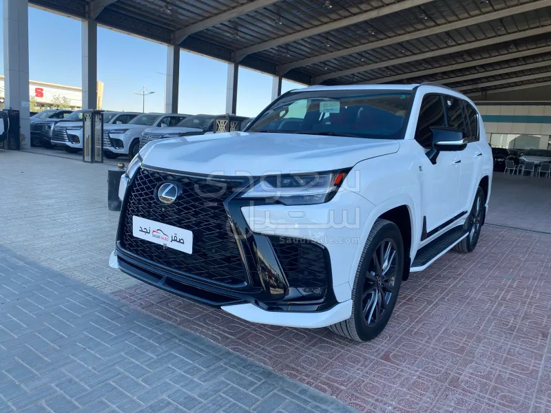 2024 لكزس إل إكس 600