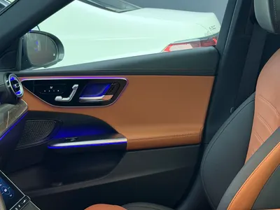 2025 مرسيدس - بنز سي 200 أي إم جي