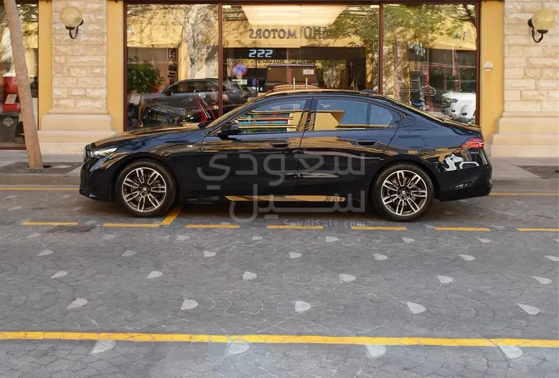 2024 بي ام دبليو الفئة الخامسة 520 أي