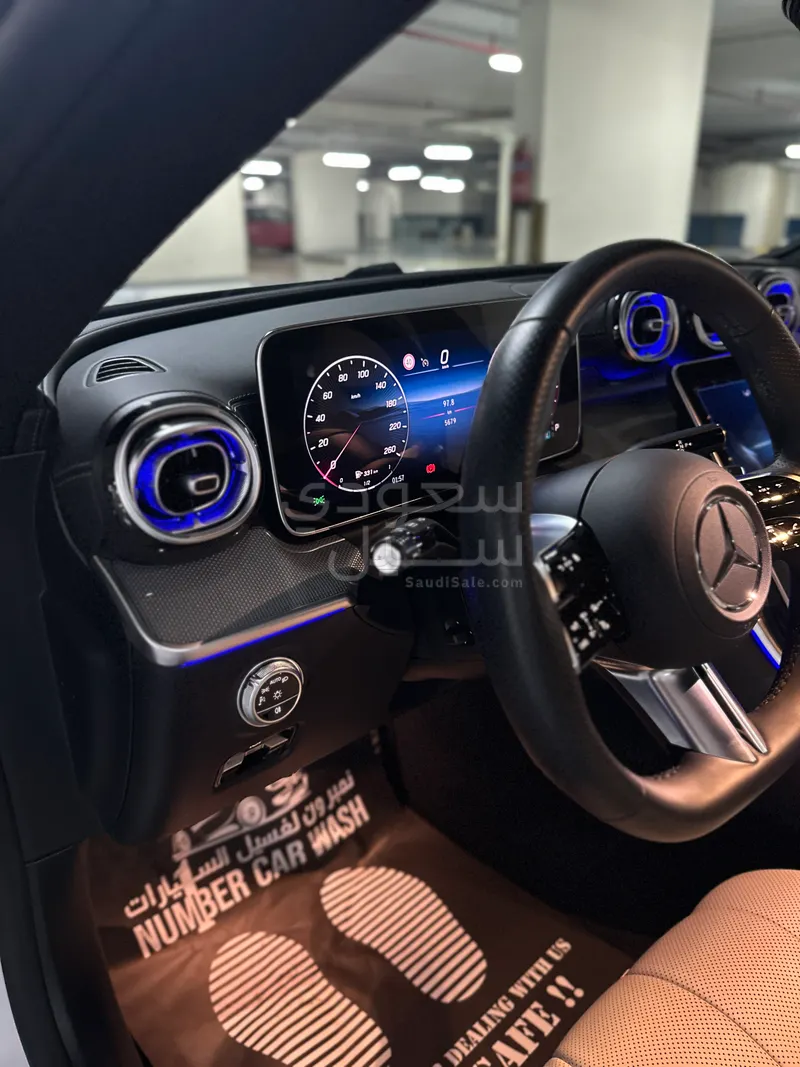2024 مرسيدس - بنز سي إل إي 200