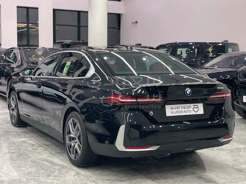 2026 بي ام دبليو الفئة الخامسة 520 أي