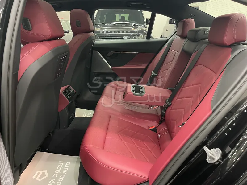 2026 بي ام دبليو الفئة الخامسة 520 أي