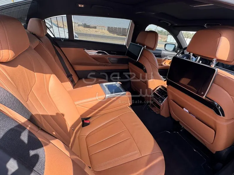 2021 بي ام دبليو الفئة السابعة 730 إل أي