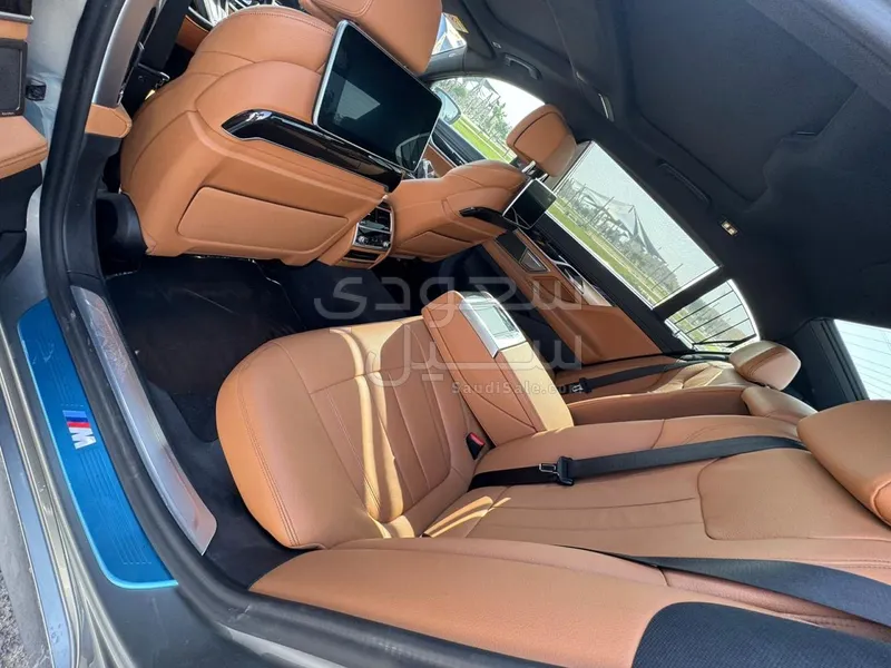 2021 بي ام دبليو الفئة السابعة 730 إل أي