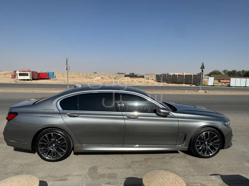 2021 بي ام دبليو الفئة السابعة 730 إل أي