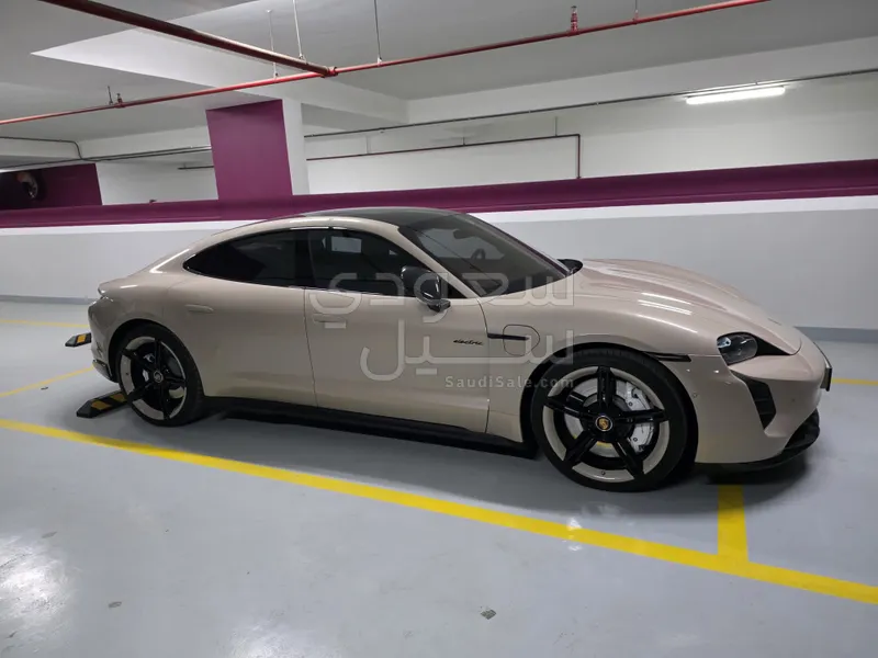 2022 بورش تايكان جي تي اس