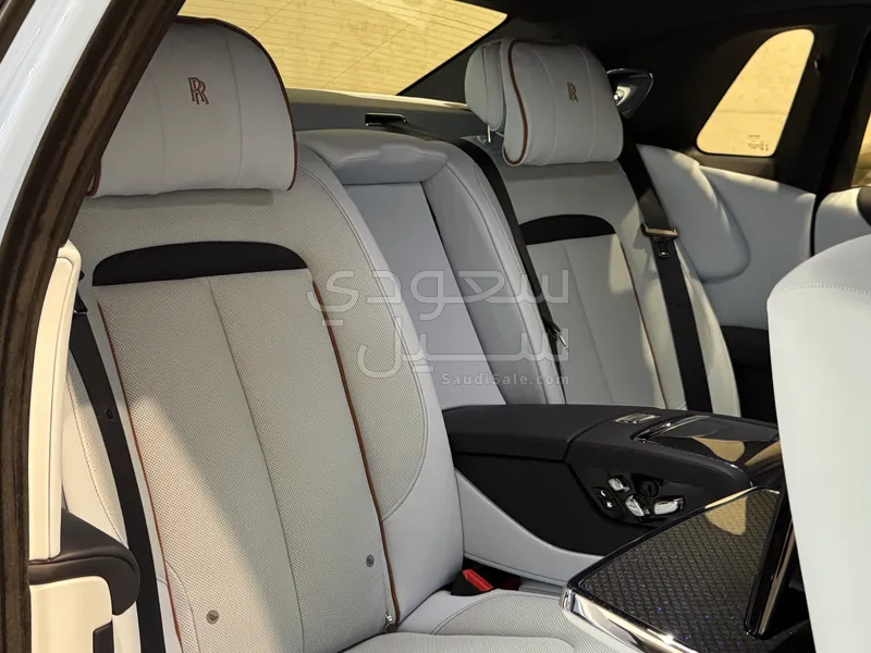 2024 رولز رويس قوست بلاك بادج