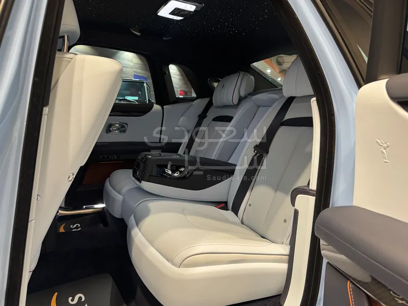 2024 رولز رويس قوست بلاك بادج