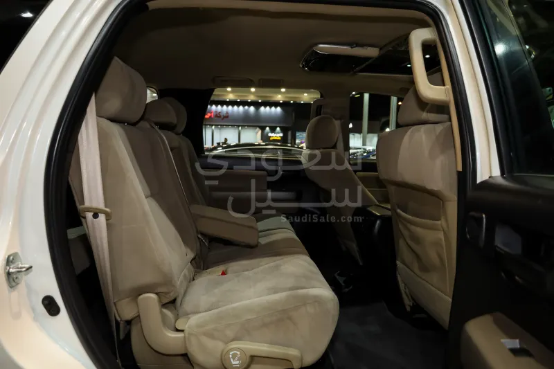 2015 تويوتا سكويا اس ار 5