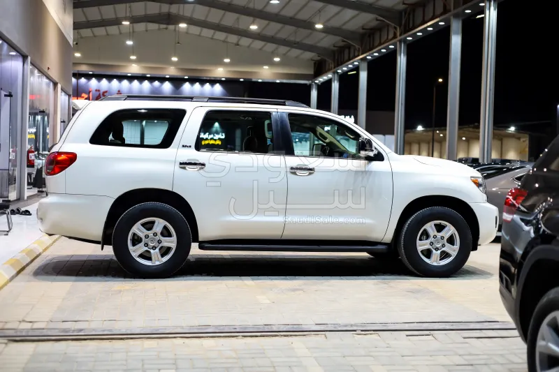 2015 تويوتا سكويا اس ار 5