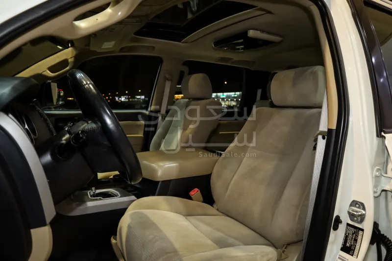 2015 تويوتا سكويا اس ار 5