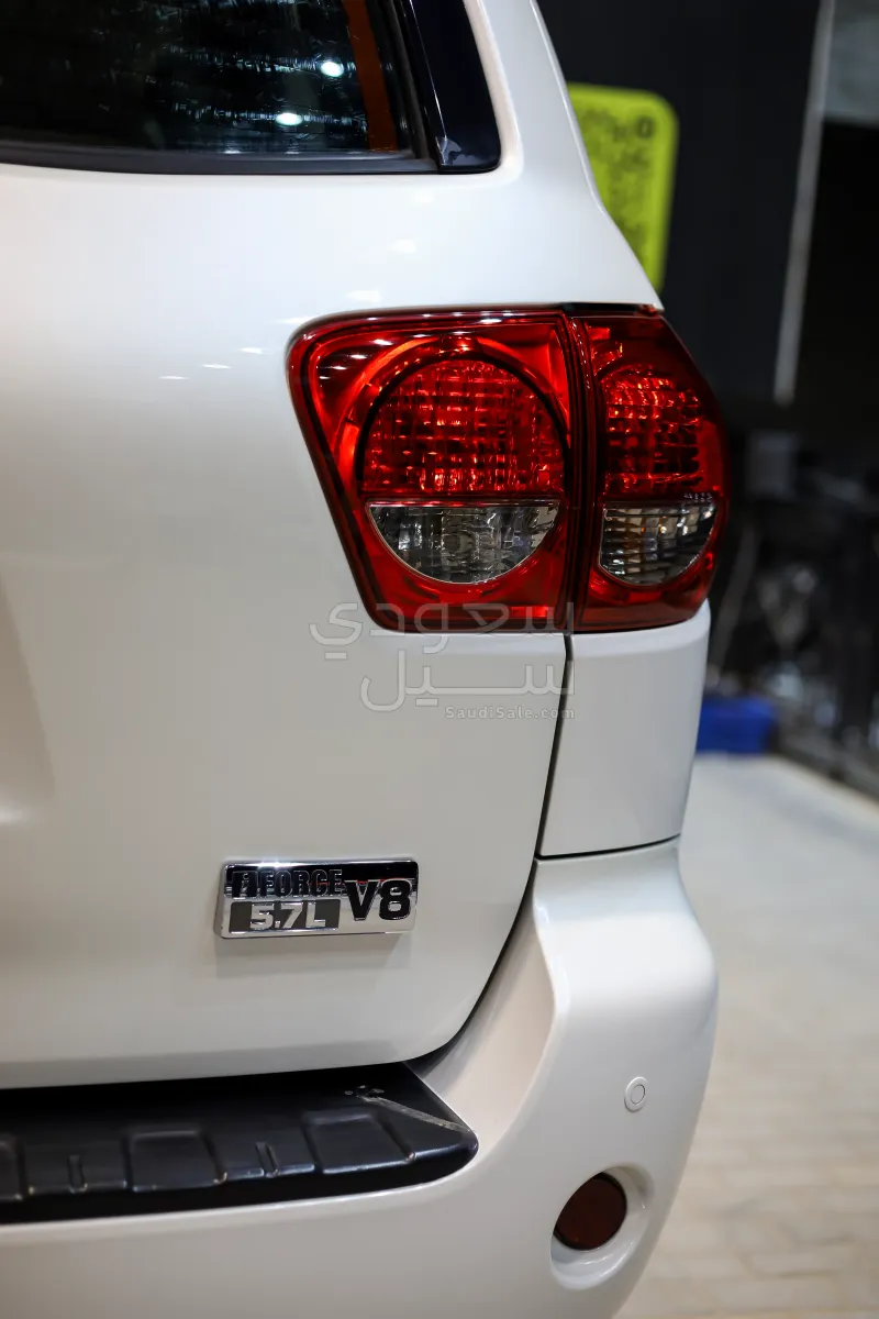 2015 تويوتا سكويا اس ار 5