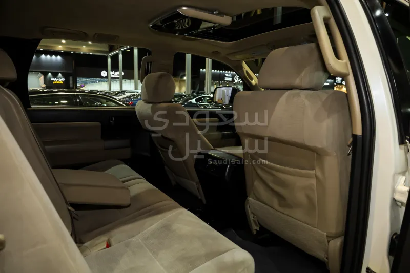 2015 تويوتا سكويا اس ار 5