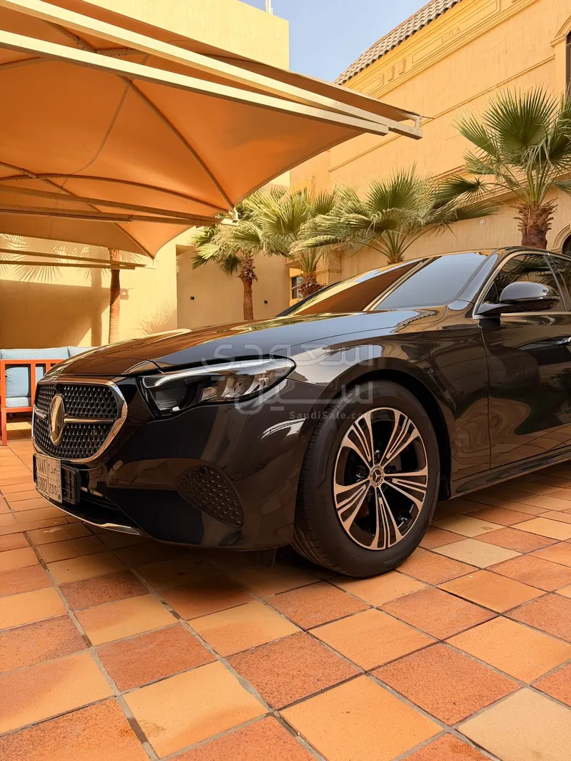 2025 مرسيدس - بنز إي 200