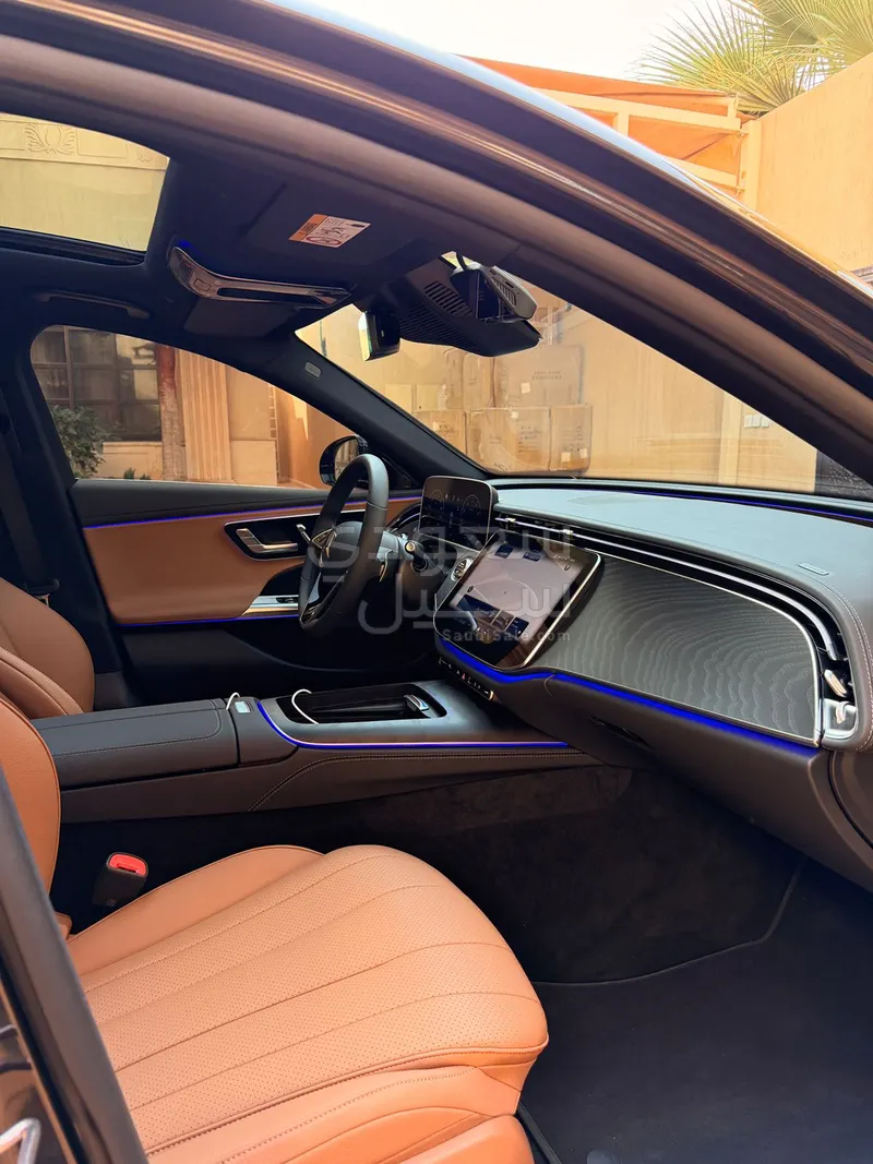 2025 مرسيدس - بنز إي 200