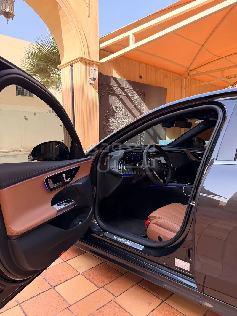 2025 مرسيدس - بنز إي 200