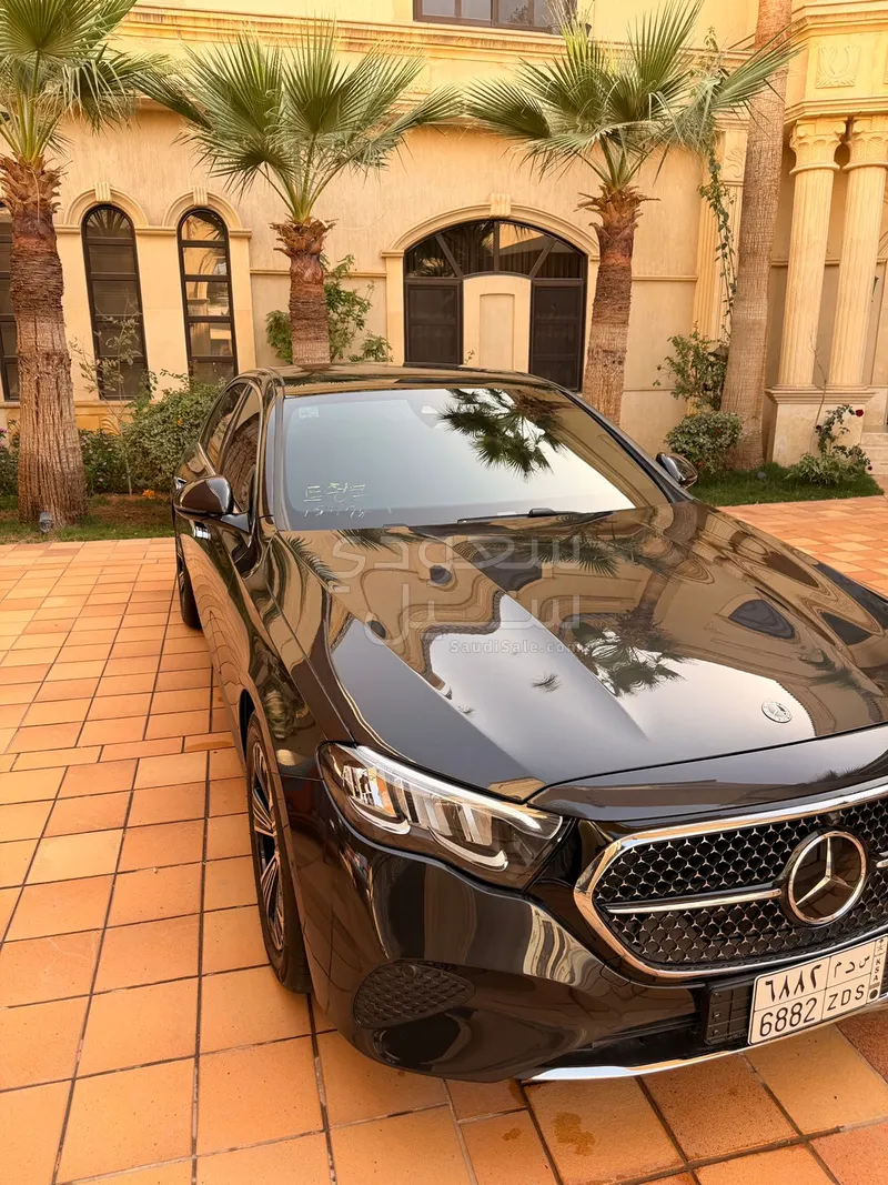 2025 مرسيدس - بنز إي 200