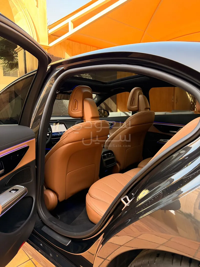 2025 مرسيدس - بنز إي 200