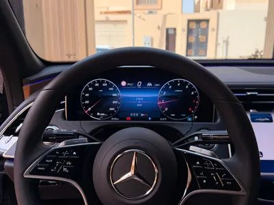 2025 مرسيدس - بنز إي 200