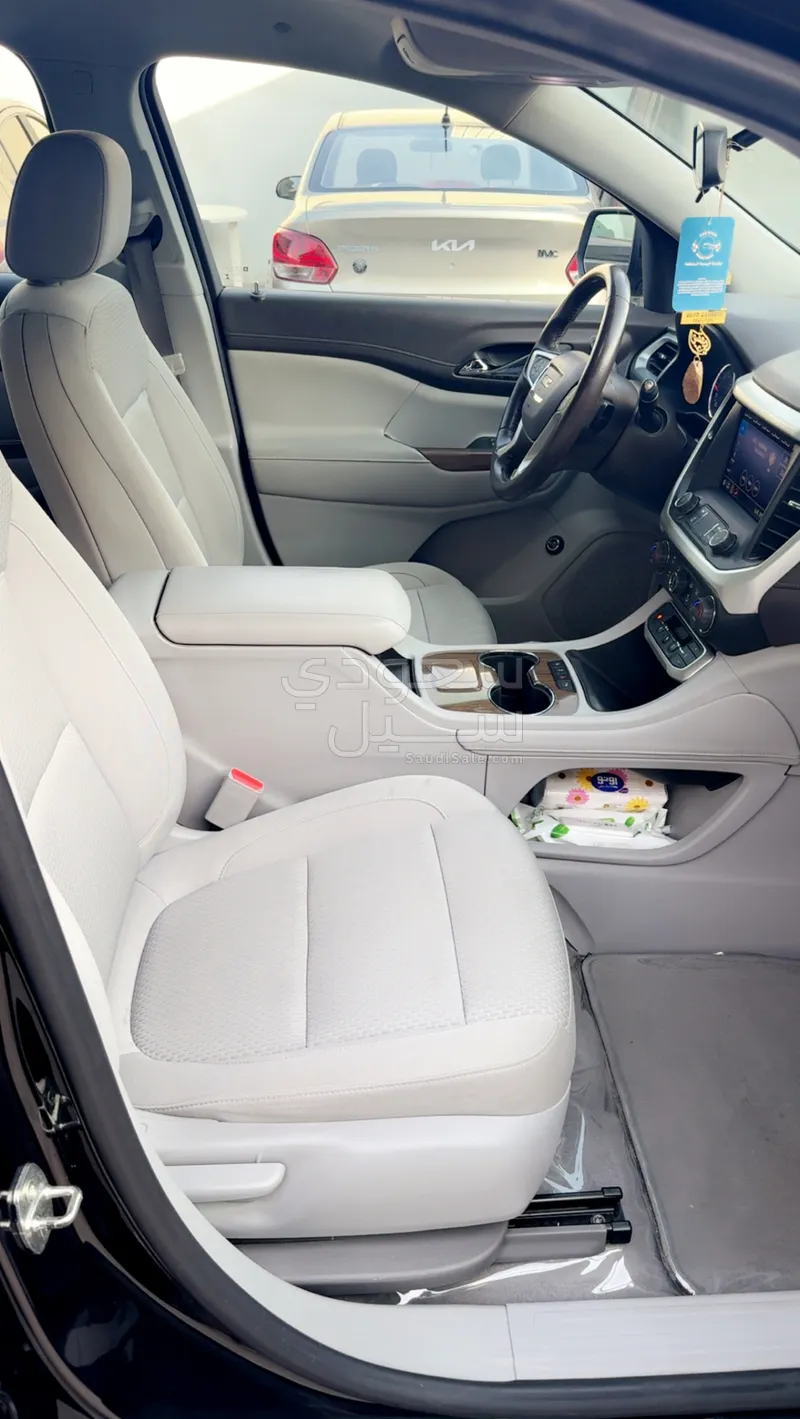 2020 جي ام سي اكاديا اس ال تي