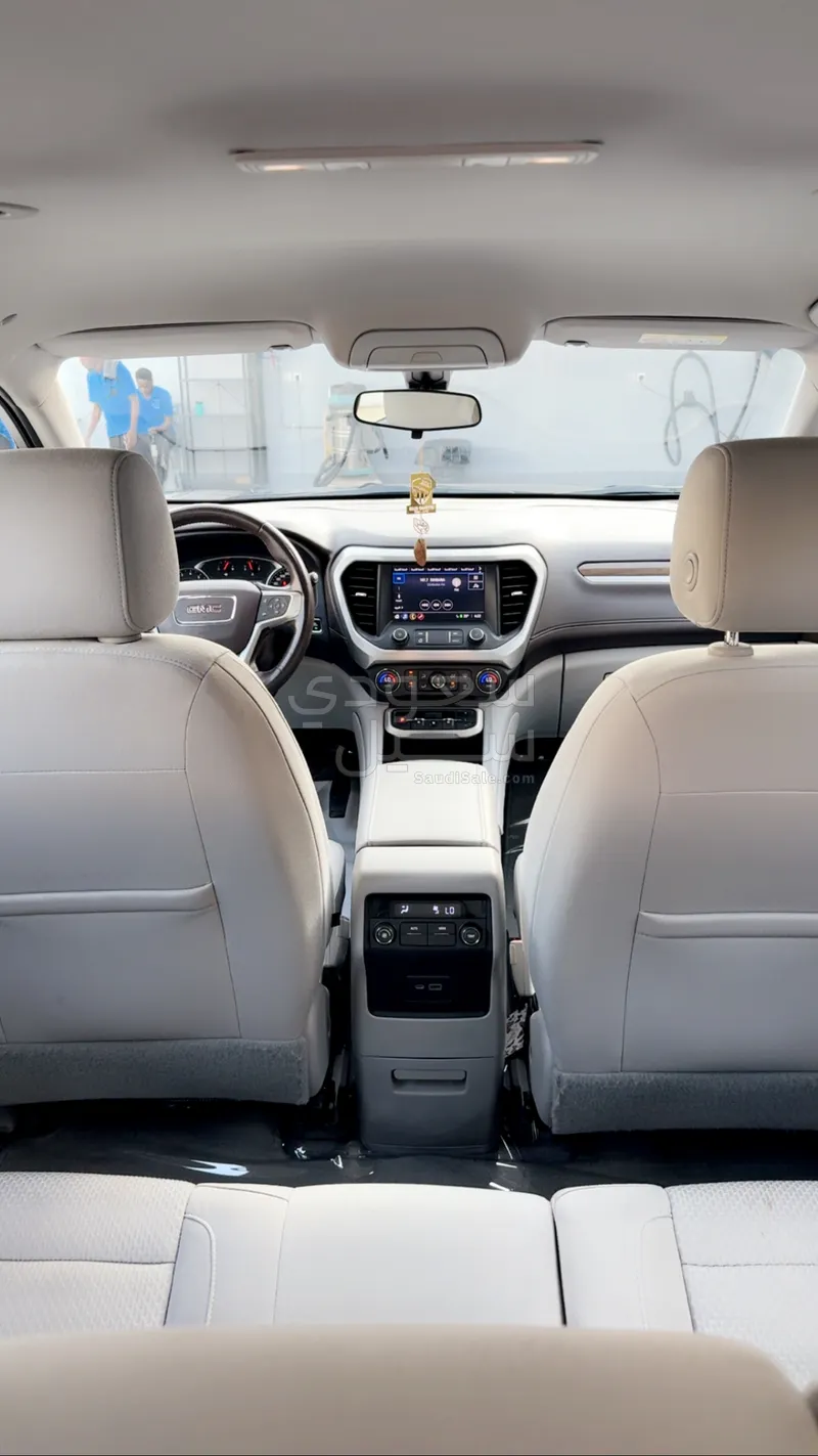 2020 جي ام سي اكاديا اس ال تي