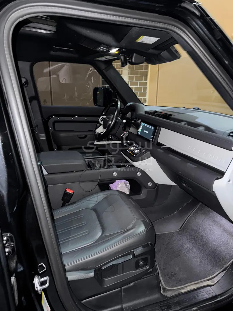 2022 لاند روفر ديفيندر 110