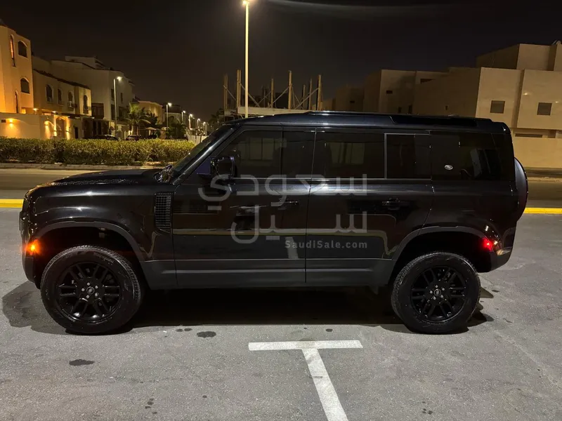 2022 لاند روفر ديفيندر 110
