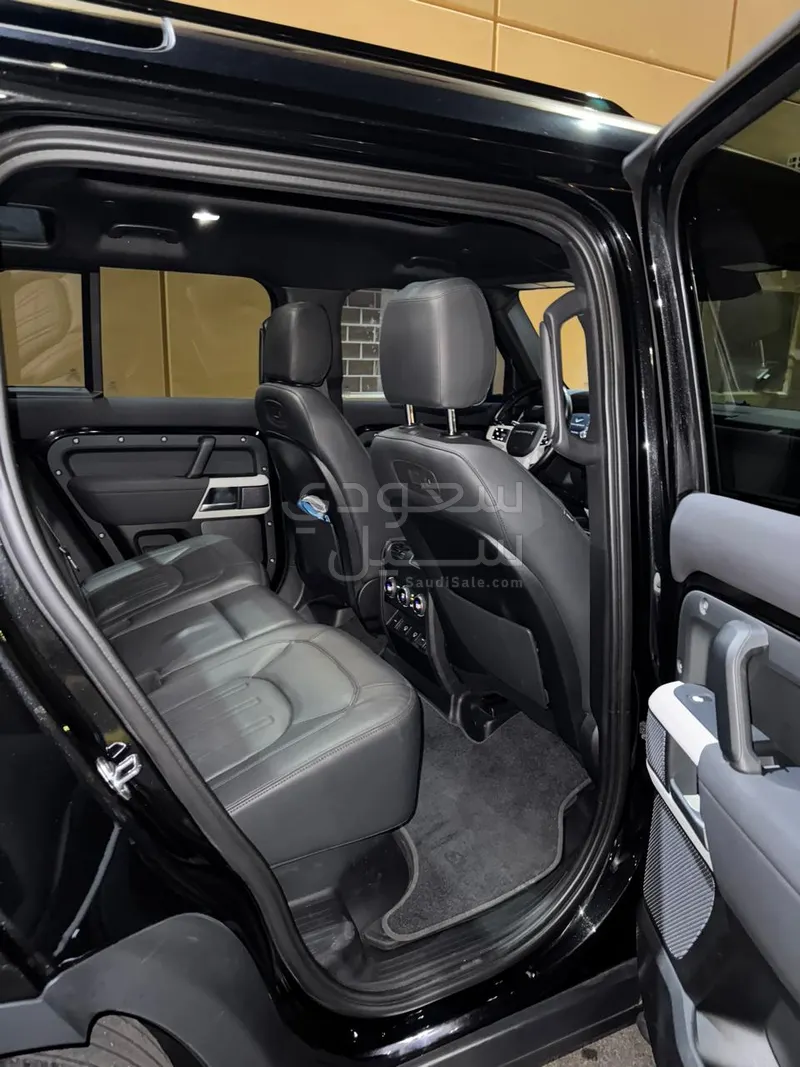 2022 لاند روفر ديفيندر 110