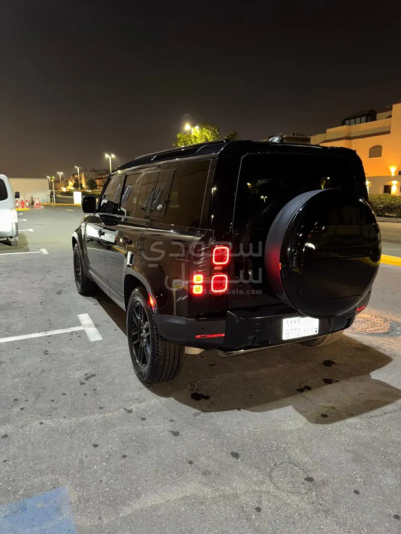 2022 لاند روفر ديفيندر 110