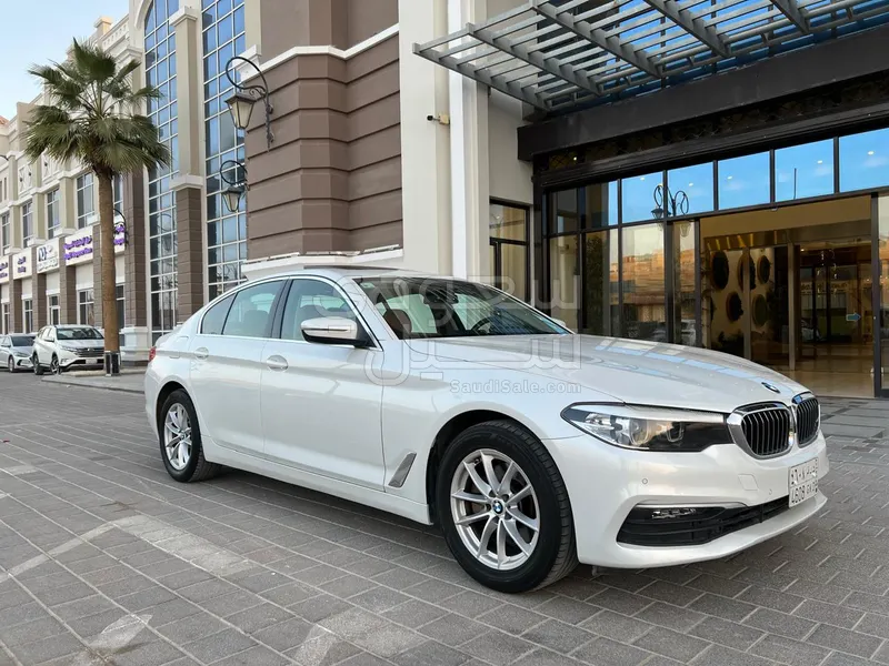 2020 بي ام دبليو الفئة الخامسة 520 أي